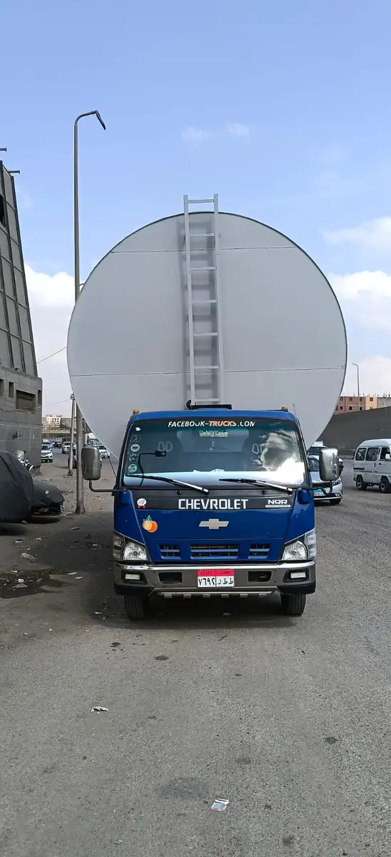 من شغلنا: التنك من قدام وهو على الونش